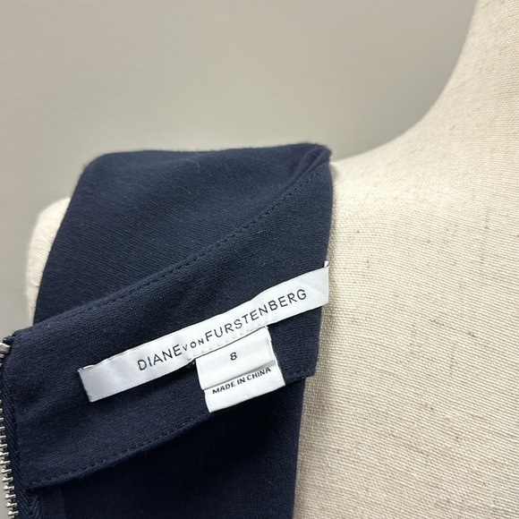 Diane von Furstenberg Navy Carprenna Mini
Sleeveless Knit Suiting Dress Sz 8 - Picture 8 of 13